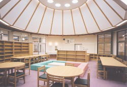 日栄小学校図書室
