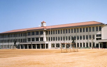 豊郷小学校全景