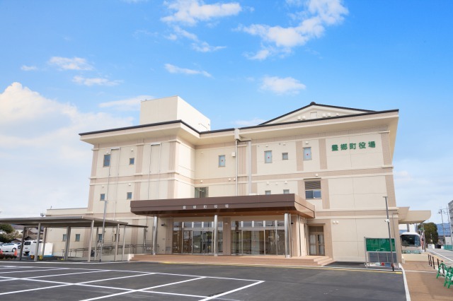 豊郷町役場全体外観