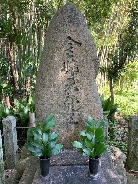 中山道沿いにある龍王碑