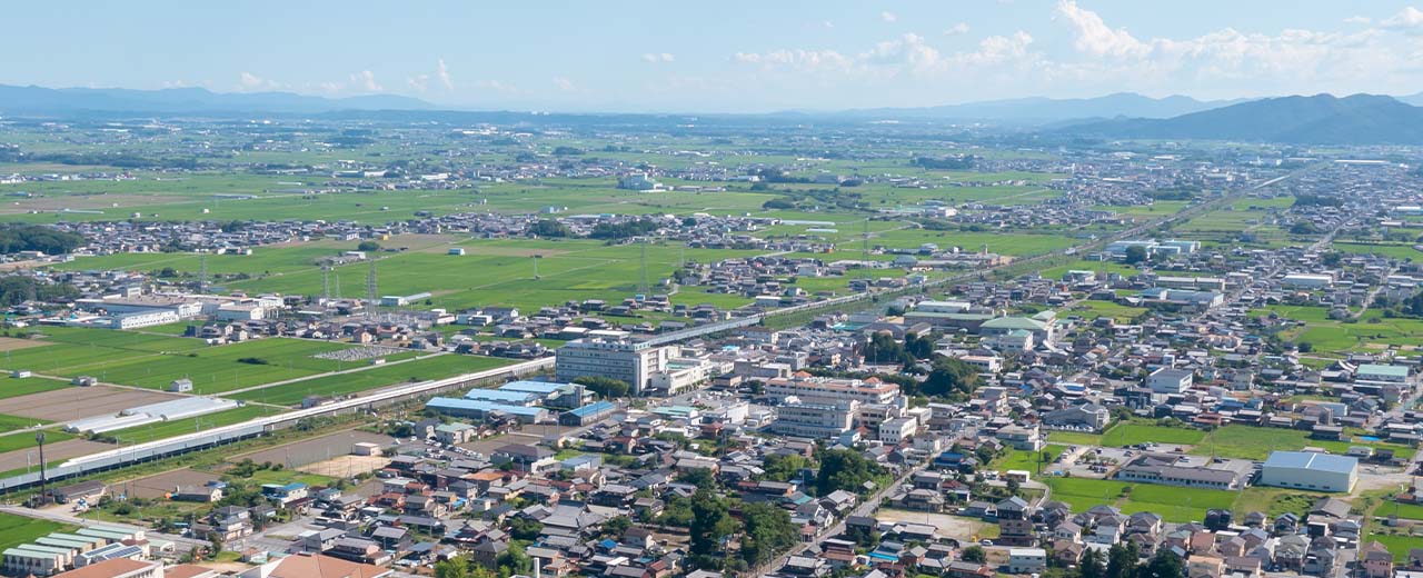 ドローンで撮影した豊郷小学校付近街並み